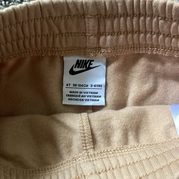 NEW! NIKE TAN 2-PIECE SWEATSHIRT AND SWEATPANTS SET. SIZE 4T. BOYS. - Picture 4 of 8